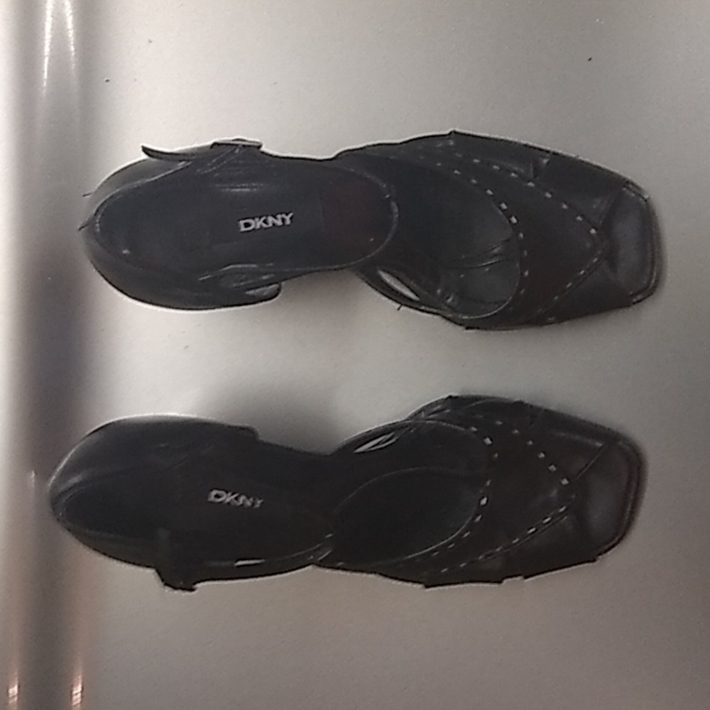 Heels - Picture 2 of 3
